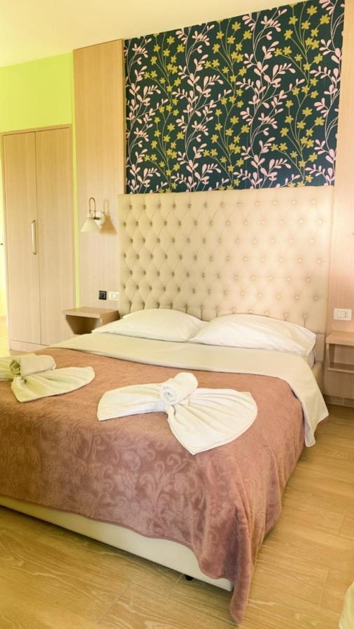 Pilo Lala Hotel Lushnje Экстерьер фото