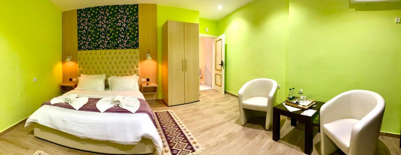 Pilo Lala Hotel Lushnje Экстерьер фото