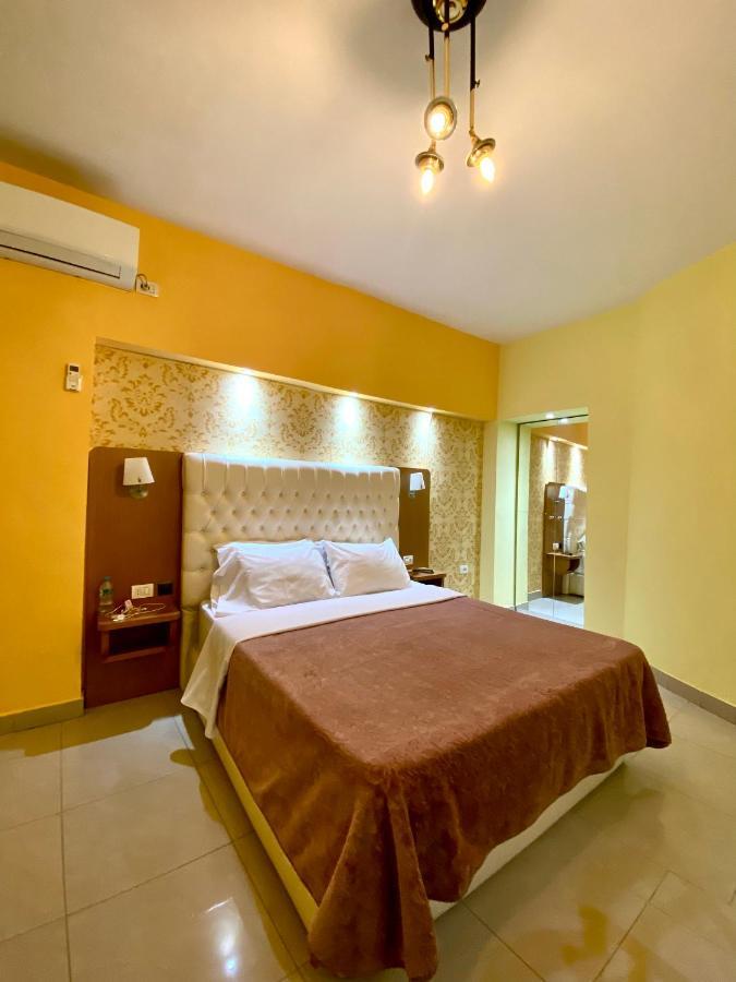 Pilo Lala Hotel Lushnje Экстерьер фото
